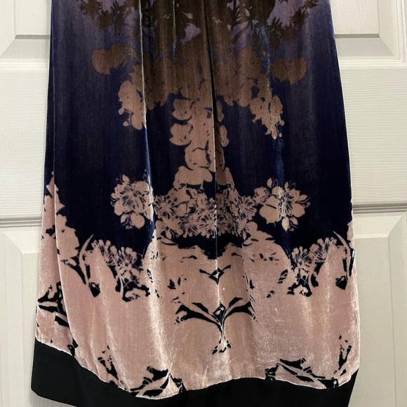 Diane Von Furstenburg Silk Blend medallion Patterned Velvet Dress - Picture 3 of 10